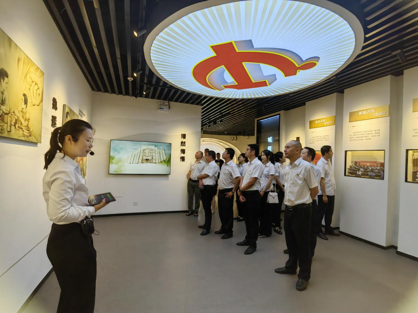 市秦巴農(nóng)擔(dān)公司開展“學(xué)習(xí)黨規(guī)黨紀(jì)、筑牢廉潔底線”黨紀(jì)學(xué)習(xí)主題黨日活動